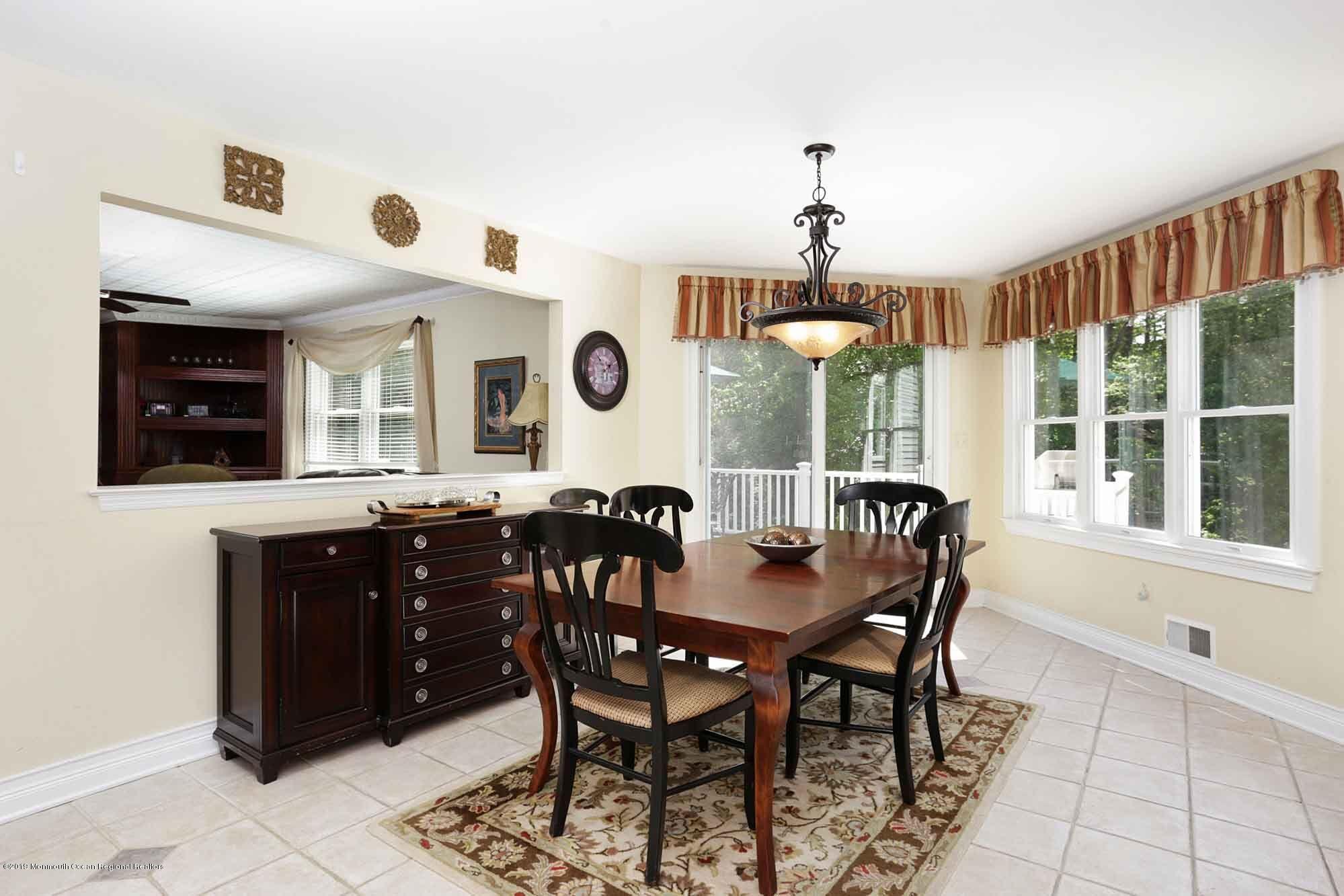 244 Nottingham Road Morganville, NJ 07751 - Photo 10 of 34 9zEXrtzw