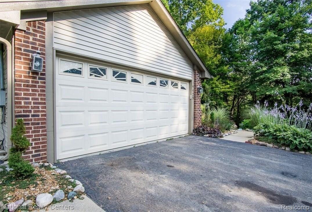 14429 Hess Road Holly, MI 48442 - Photo 32 of 34 attached garage