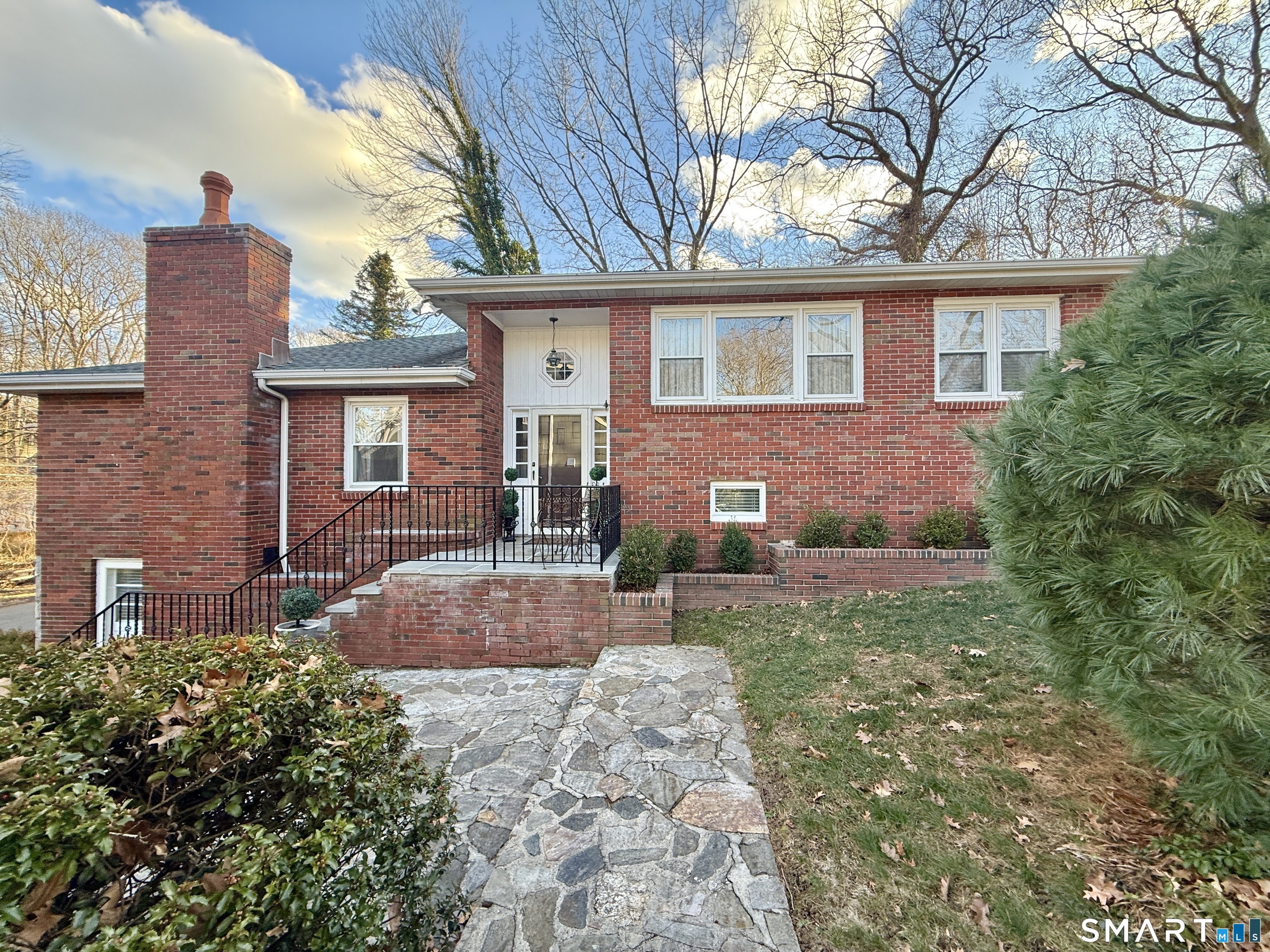 36 Center Drive Greenwich, CT 06870 - Photo 1 of 30