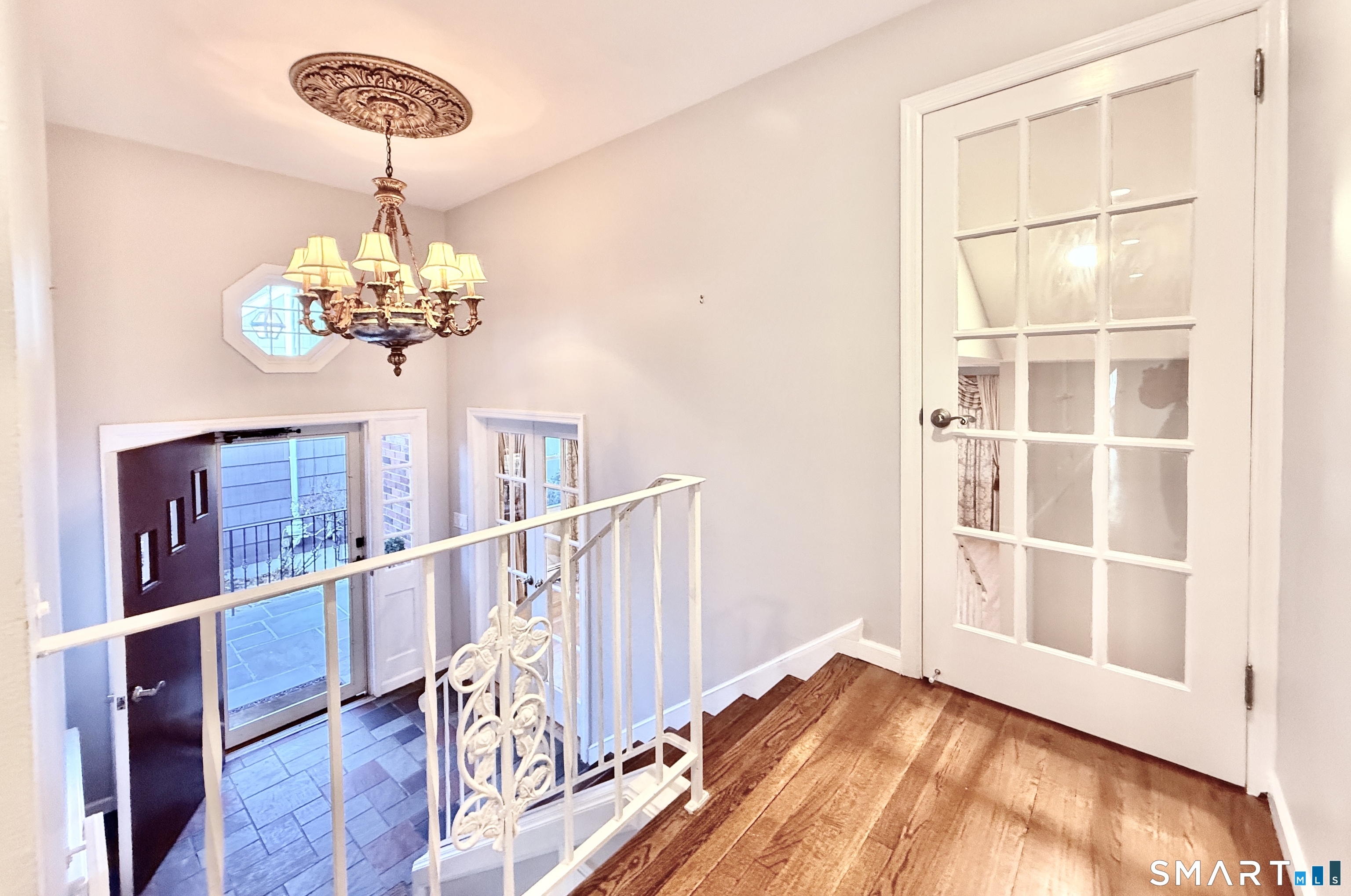 36 Center Drive Greenwich, CT 06870 - Photo 4 of 30