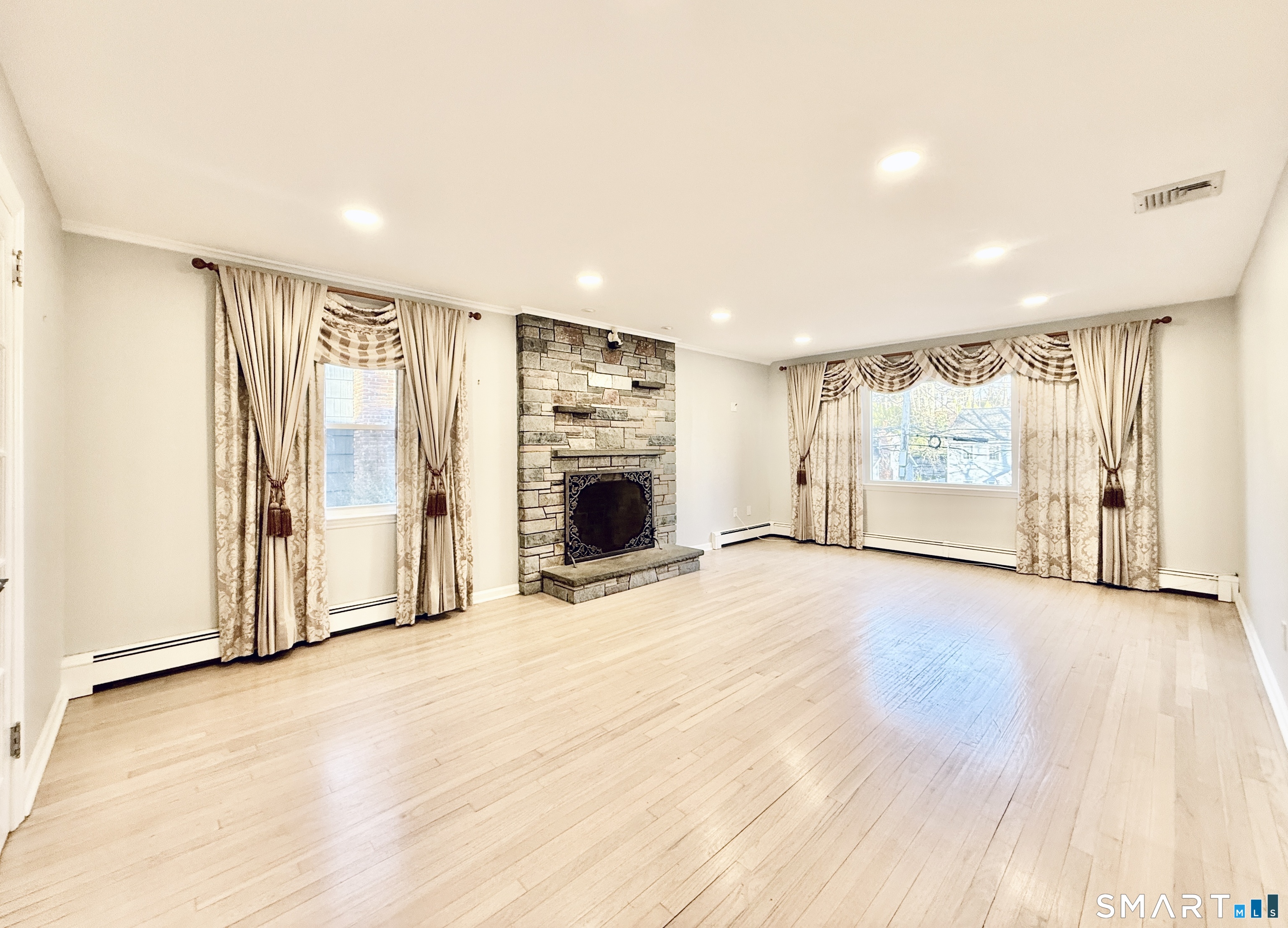 36 Center Drive Greenwich, CT 06870 - Photo 5 of 30