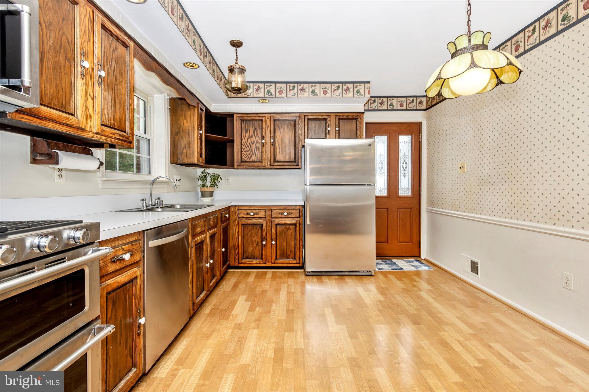 19621 Charline Manor Road Olney, MD 20832 - Photo 13 of 58