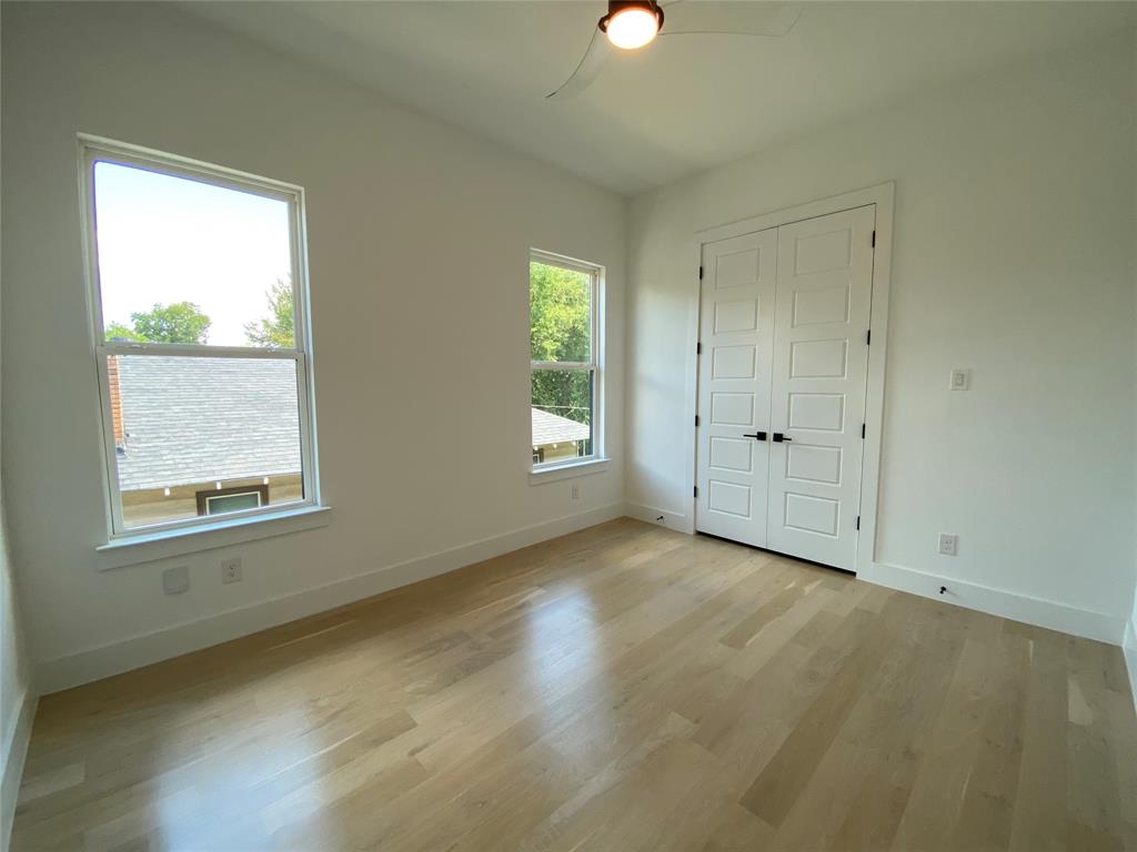 807 South Glasgow Drive Dallas, TX 75223 - Photo 20 of 25 an empty room with a window