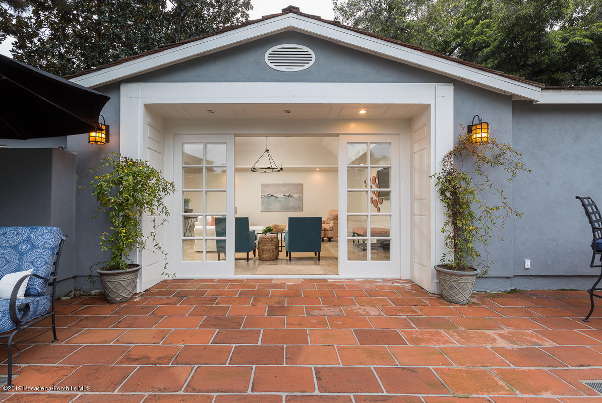 1590 Lombardy Road Pasadena, CA 91106 - Photo 68 of 85 a front view of a house with a yard