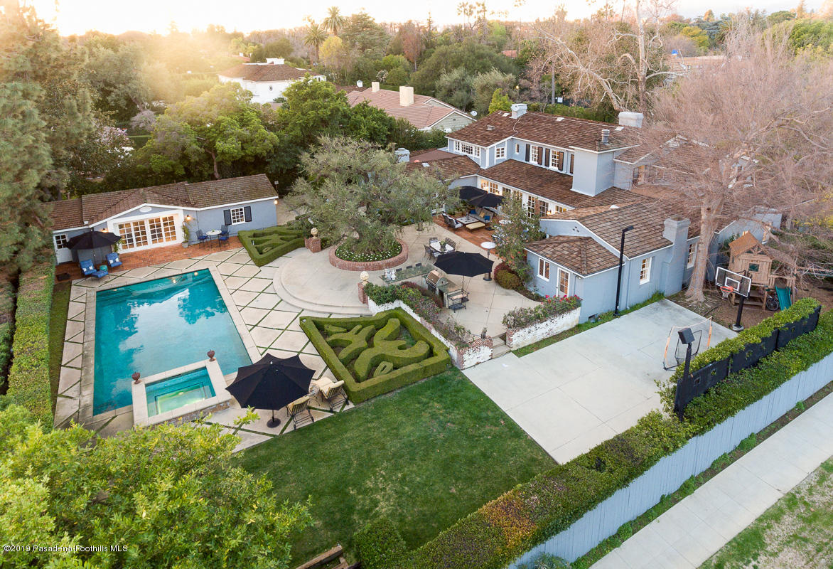 1590 Lombardy Road Pasadena, CA 91106 - Photo 82 of 85 an aerial view of multiple houses with yard