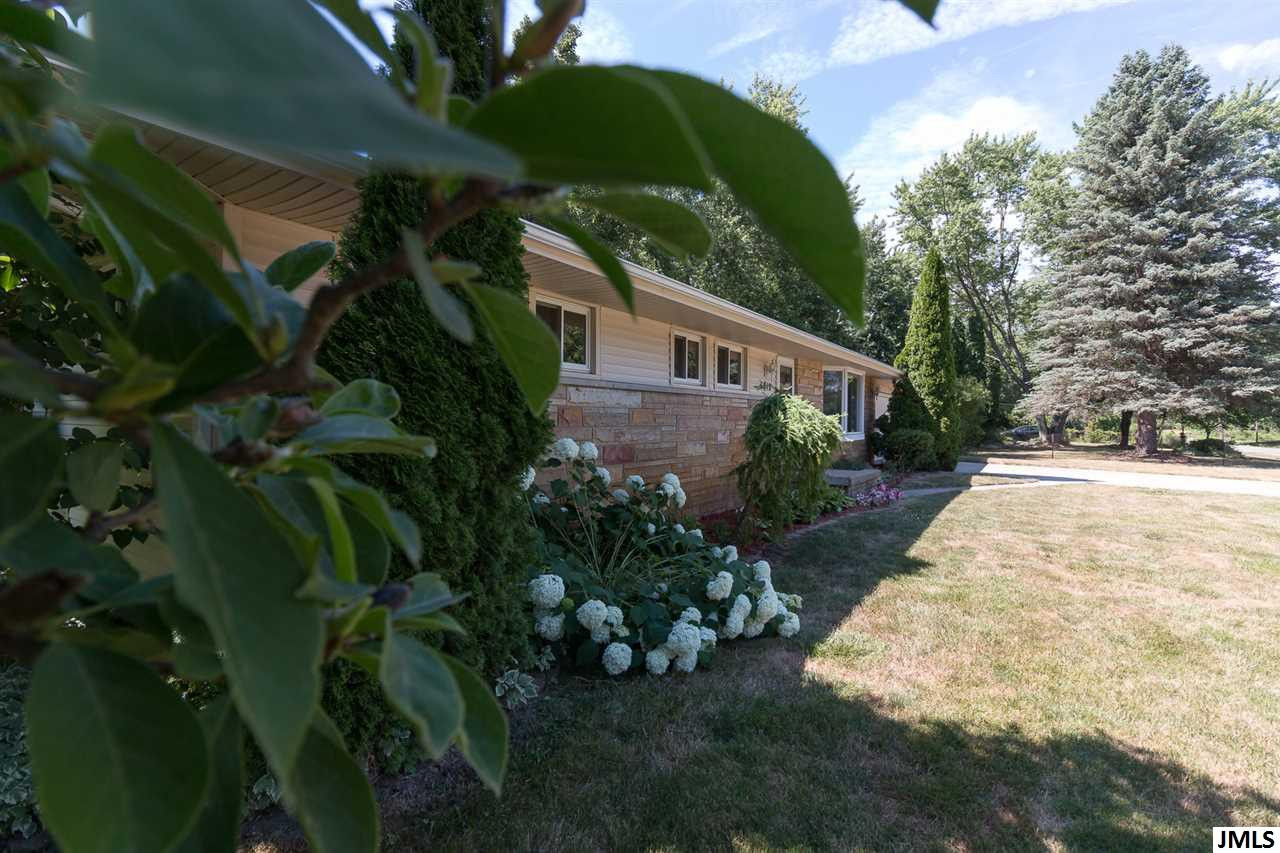 6012 Springfield Drive Jackson, MI 49201 - Photo 5 of 30 Photo 5