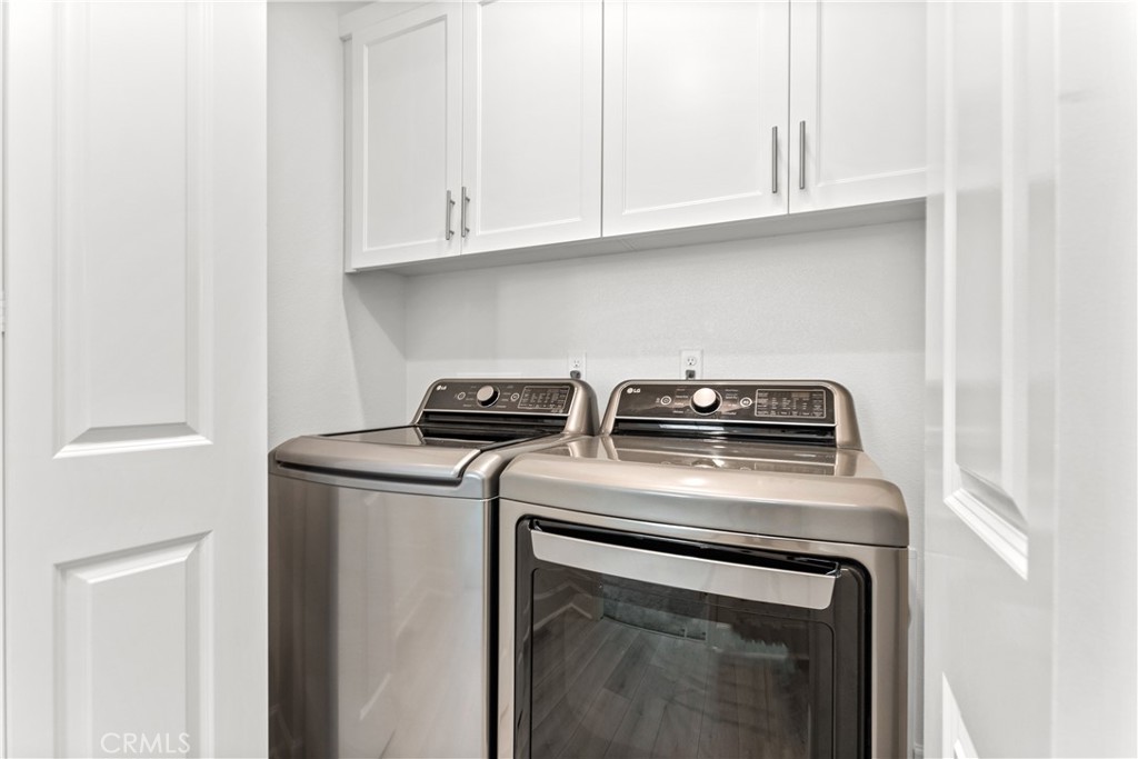 5024 Rexton Drive Camarillo, CA 93012 - Photo 23 of 48 a utility room with dryer and washer