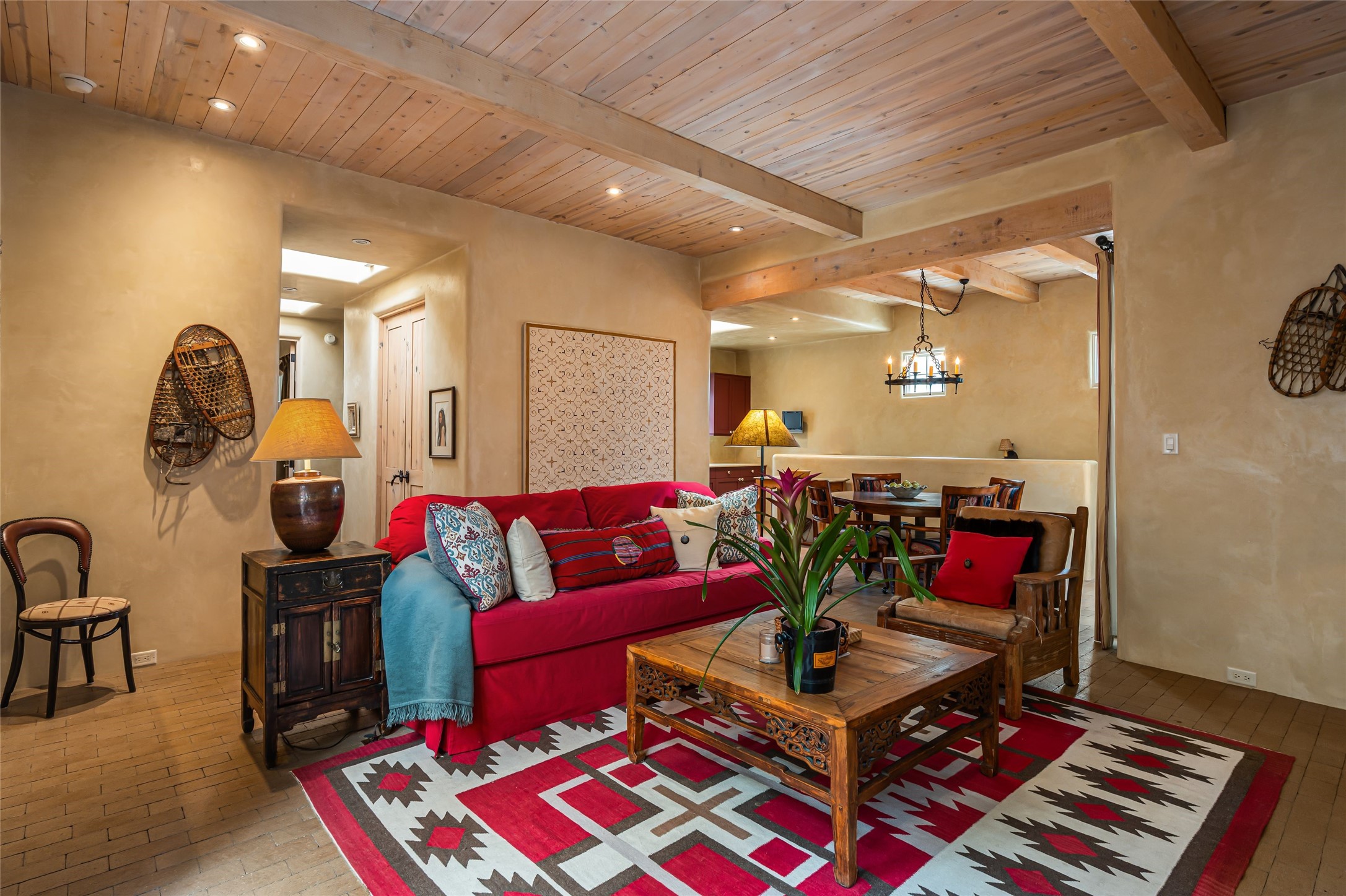 1 Cerro Gordo Road, Unit B Santa Fe, NM 87501 - Photo 5 of 25 Living room