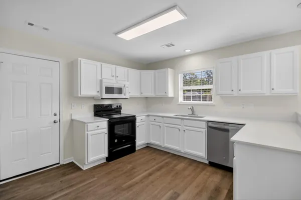 $274,900 | 250 White Street, Moncks Corner, SC 29461