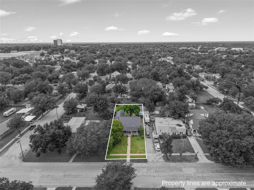 2717 Colcord Avenue Waco, TX 76707 - Photo 32 of 34 an aerial view of a residential apartment building with a yard