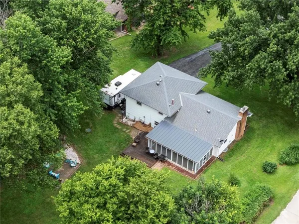 $299,900 | 817 South Alexander Road, Independence, MO 64056