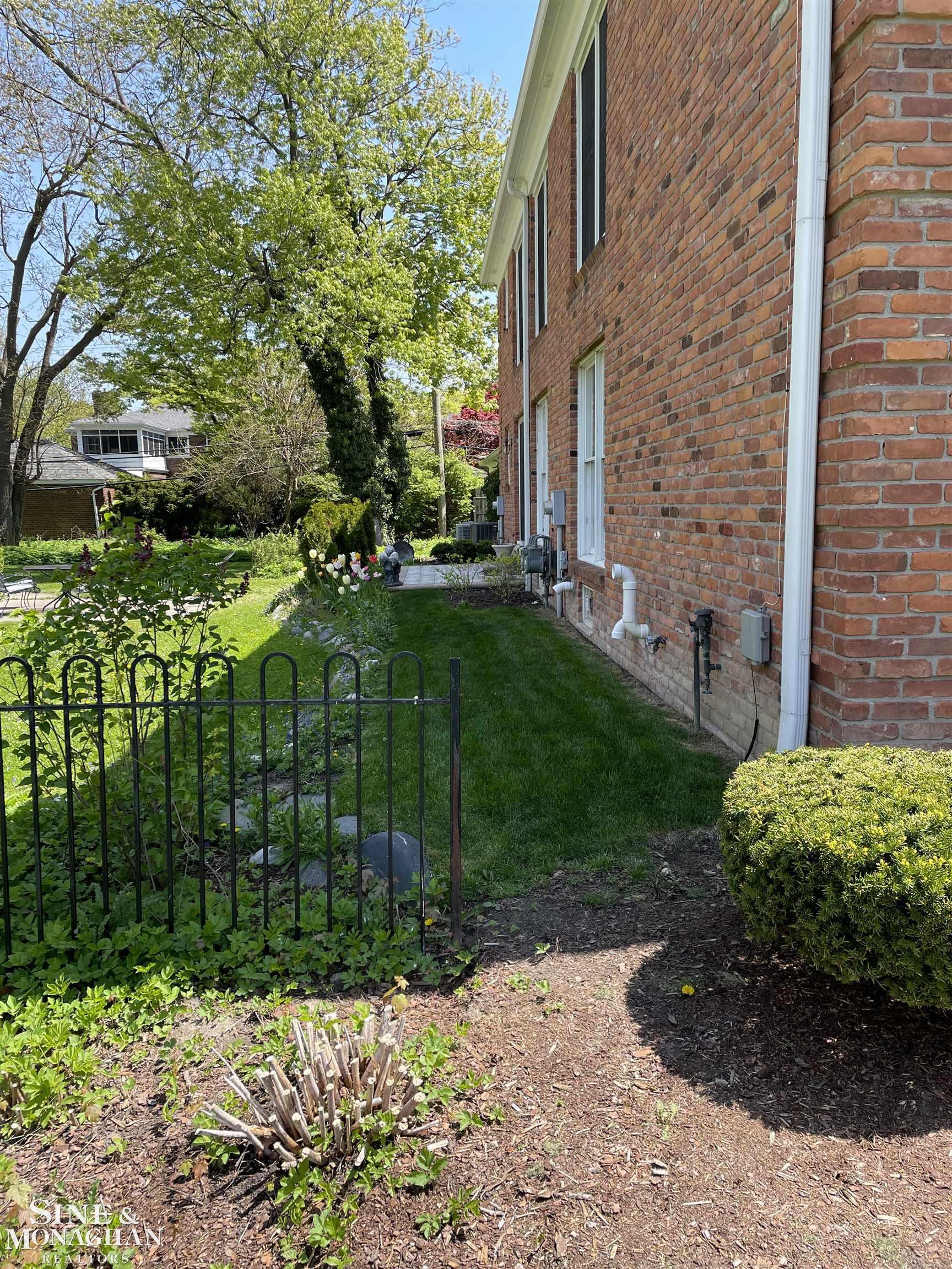 746 Trombley Road Grosse Pointe, MI 48230 - Photo 2 of 4 50108703-1.JPG