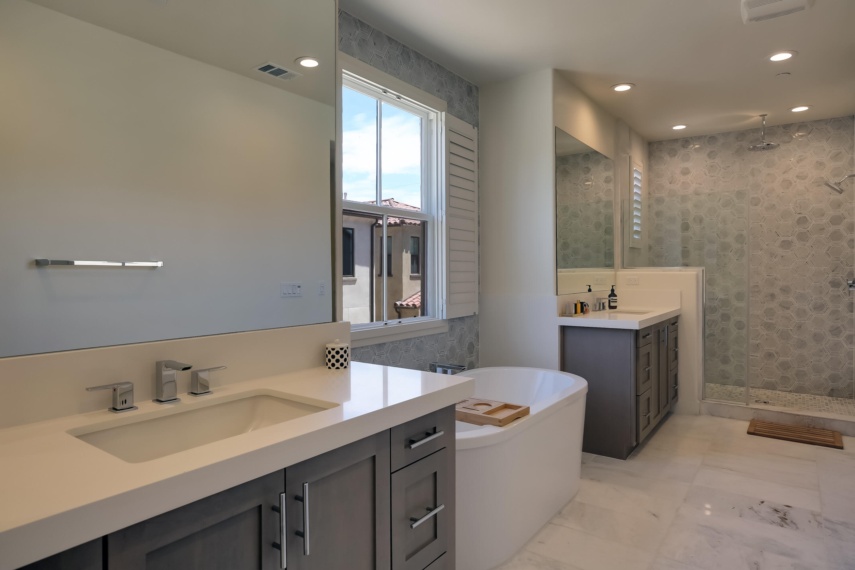 5445 Tree Farm Lane Santa Barbara, CA 93111 - Photo 27 of 49 Primary Bath
