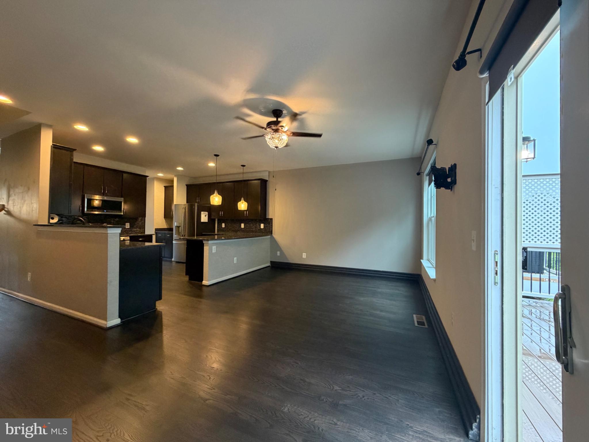 25333 Wakestone Terrace Chantilly, VA 20152 - Photo 14 of 109 Spacious modern living area awaits you.