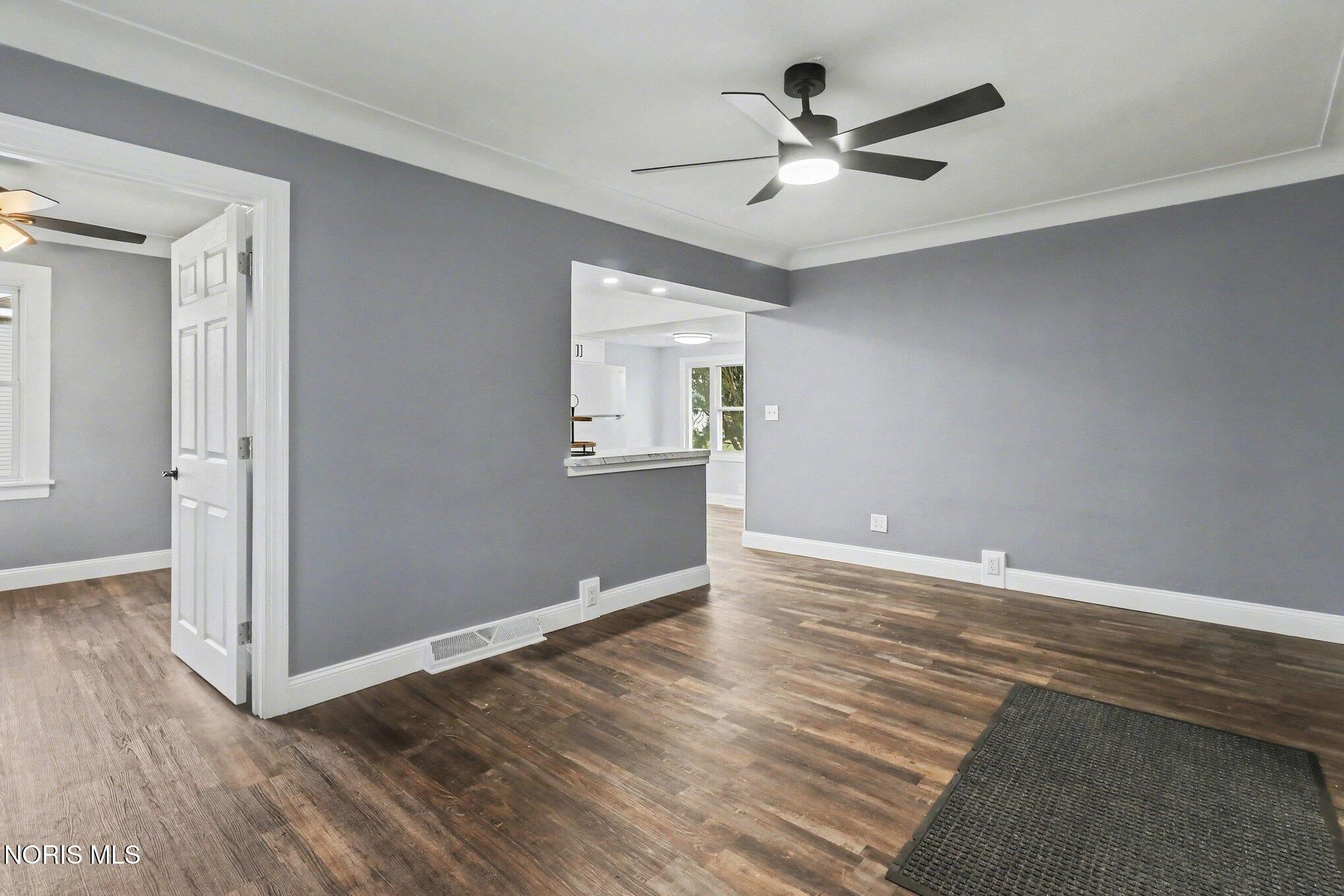 5349 Collomore Road Toledo, OH 43615 - Photo 6 of 22 004_file_3415