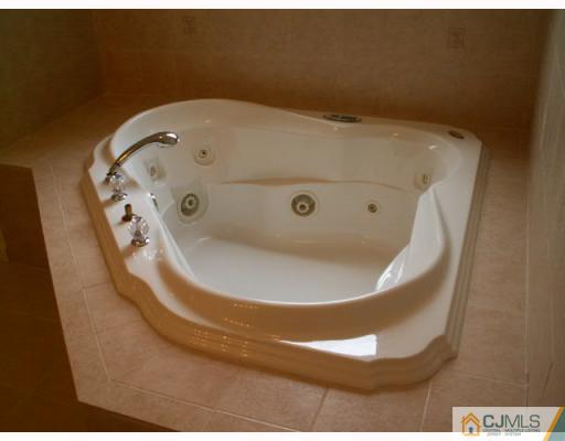 19 Parkerson Road Edison, NJ 08817 - Photo 5 of 7 a bathroom with a tub
