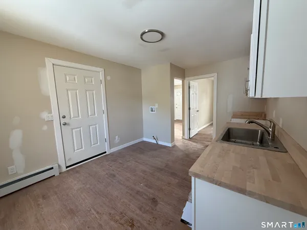 $1,850 | 14 Smith Street, Unit 1, Ansonia, CT 06401