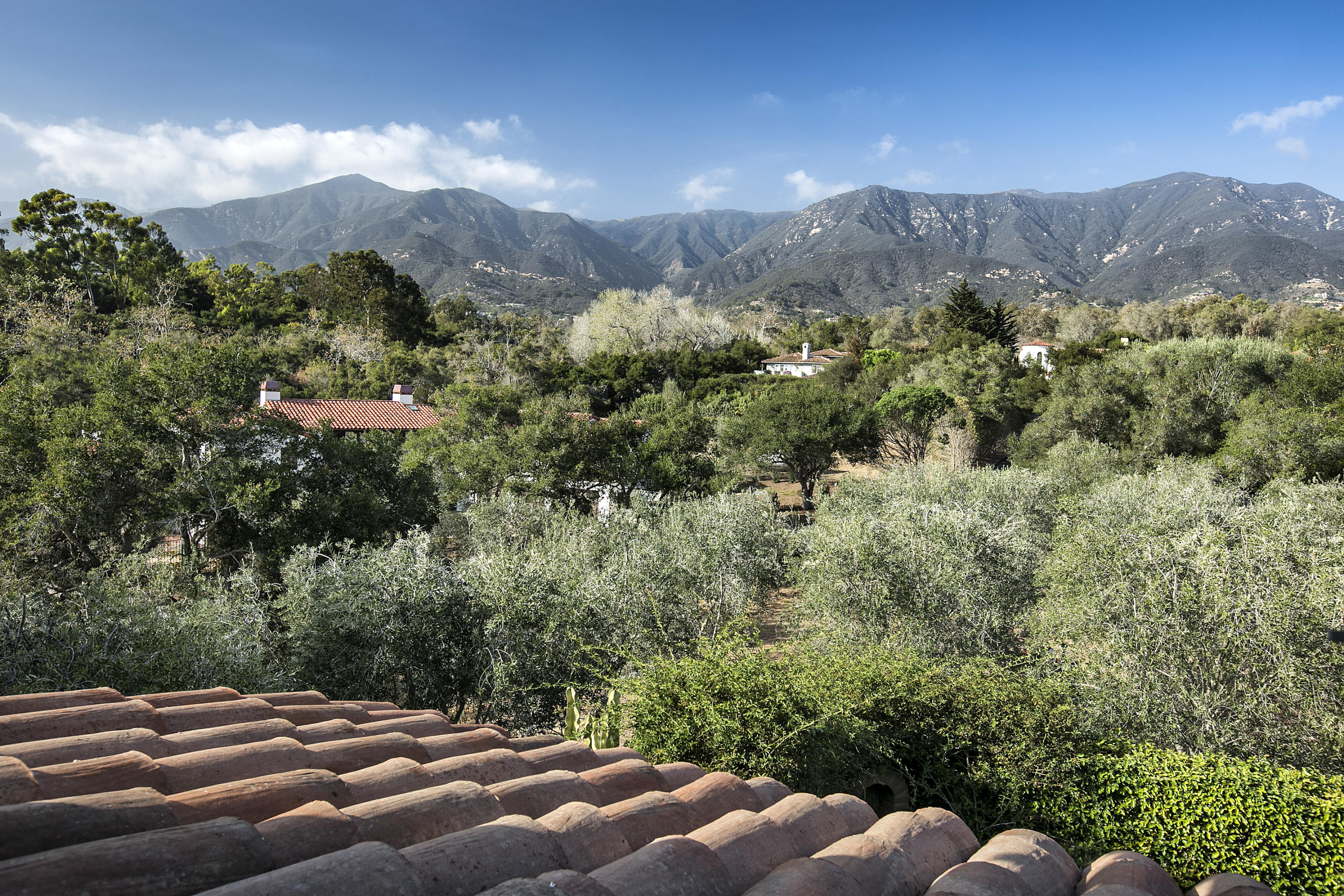 308 Ennisbrook Drive Montecito, CA 93108 - Photo 16 of 31 a view of a city with mountain