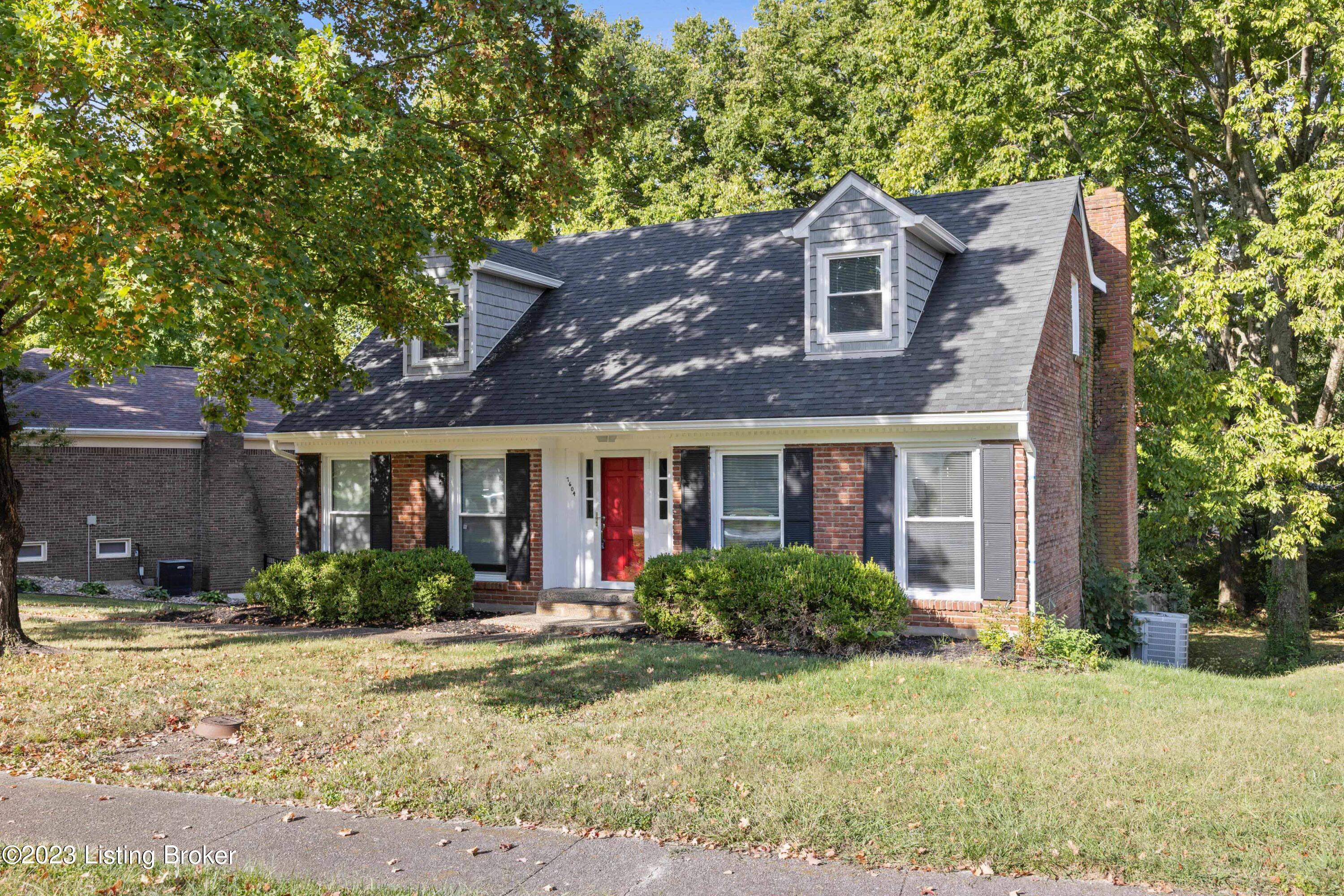 7604 Charron Road Louisville, KY 40220 - Photo 1 of 54 Front