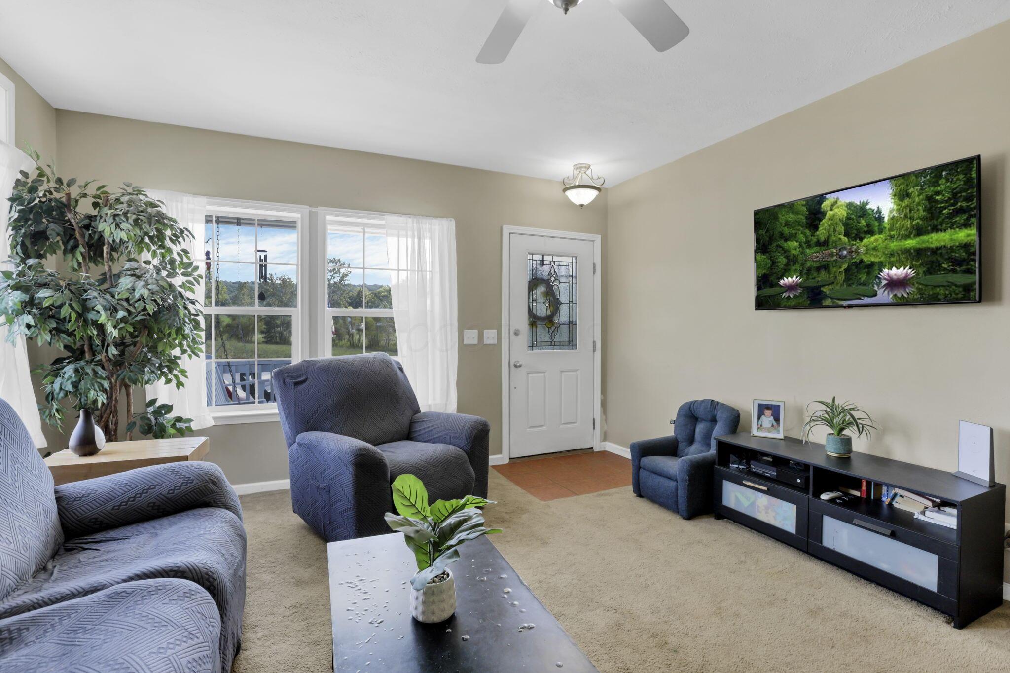 1275 Parrett Road Greenfield, OH 45123 - Photo 12 of 58 Living Room