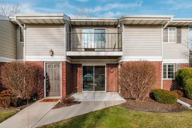 $215,000 | N110W17098 Ashbury Lane, Unit 4, Germantown, WI 53022