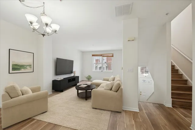 $3,400 | 6163 Mayfair Avenue, Morton Grove, IL 60053