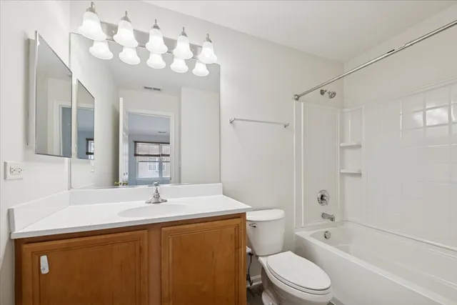 $3,400 | 6163 Mayfair Avenue, Morton Grove, IL 60053