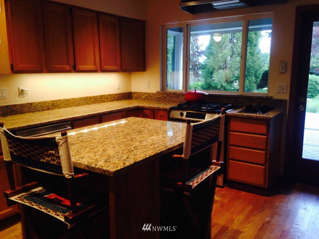 14637 Starr Road Southeast Olalla, WA 98359 - Photo 3 of 24 Gallery Image 3