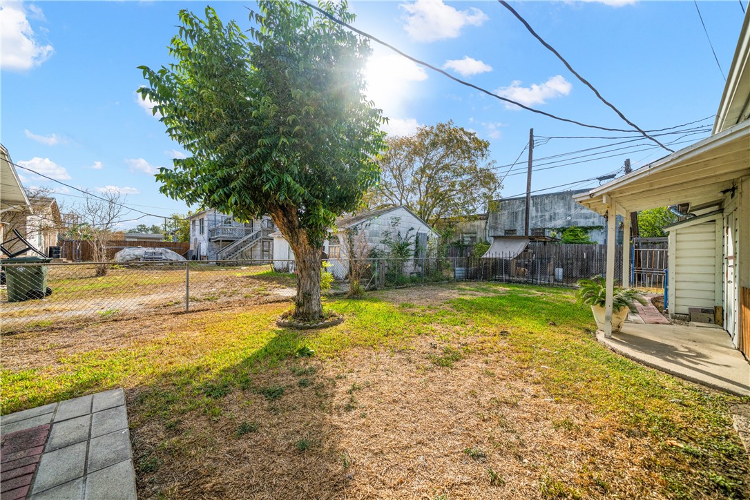1205 10th Street Corpus Christi, TX 78404 - Photo 37 of 38 a view of a backyard with swimming pool