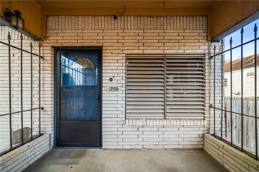 1205 10th Street Corpus Christi, TX 78404 - Photo 7 of 38 a view of entryway