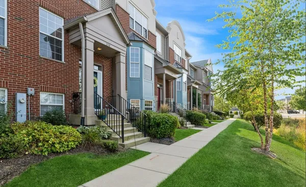 $2,700 | 366 Station Park Circle, Grayslake, IL 60030