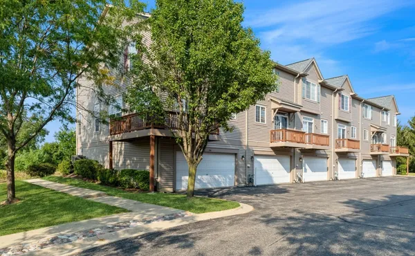 $2,700 | 366 Station Park Circle, Grayslake, IL 60030
