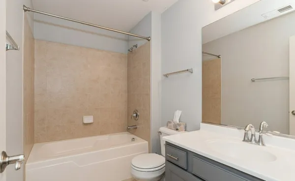 $2,700 | 366 Station Park Circle, Grayslake, IL 60030