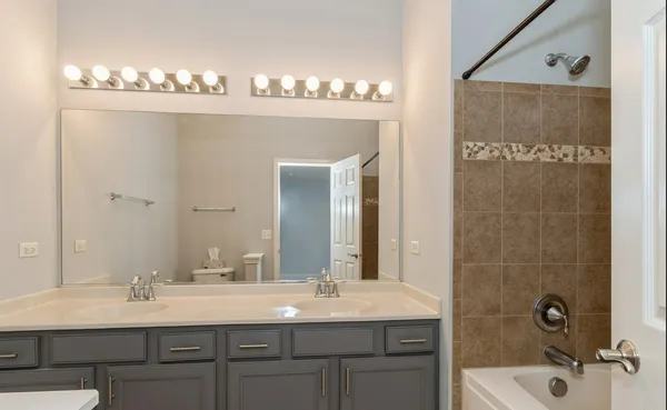 $2,700 | 366 Station Park Circle, Grayslake, IL 60030