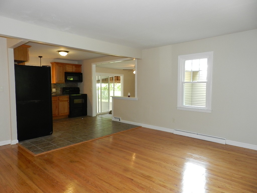 800 Grayson Drive Springfield, MA 01119 - Photo 4 of 18