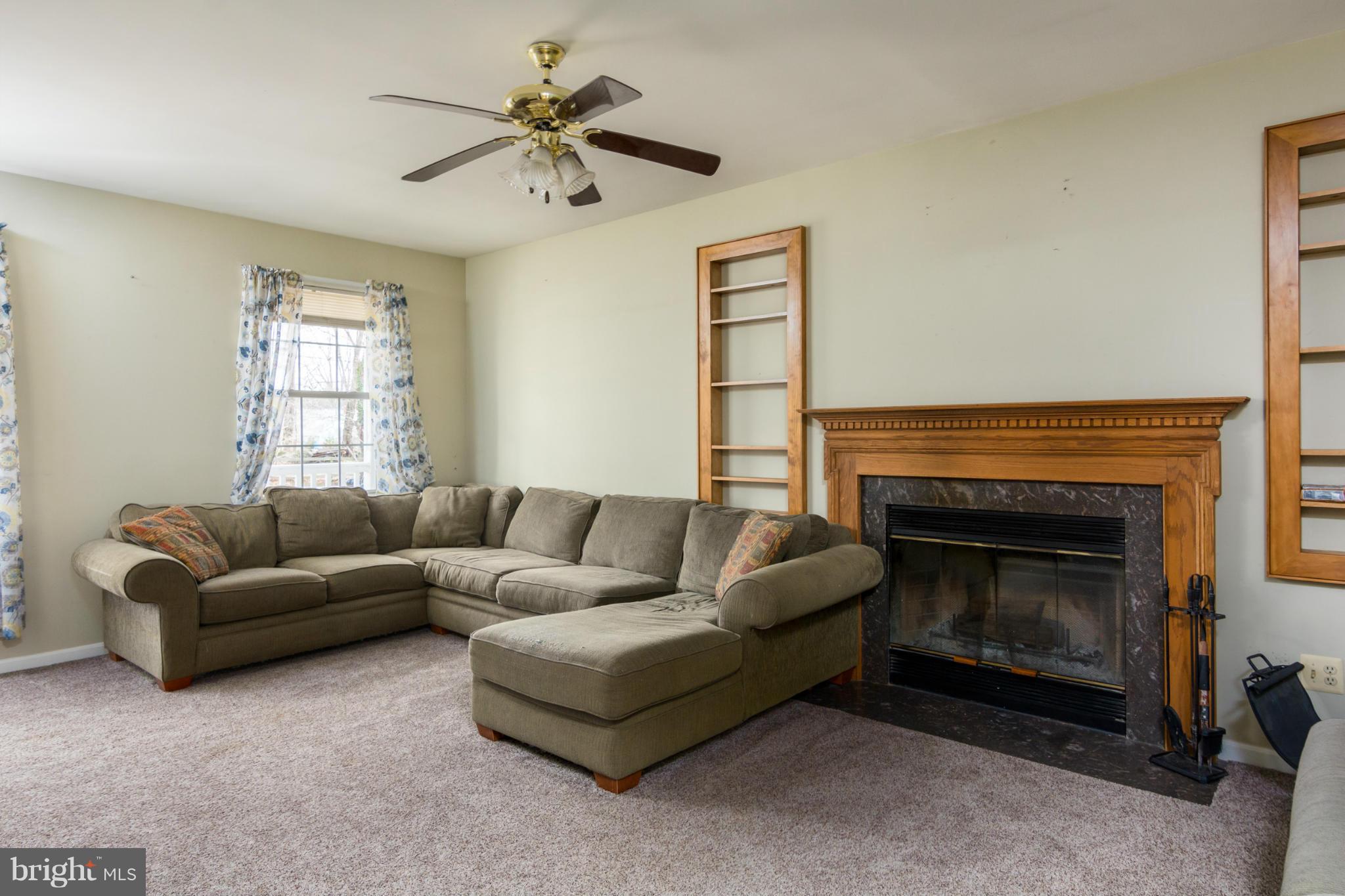 816 Rielly Road Deale, MD 20751 - Photo 7 of 30 Living Room