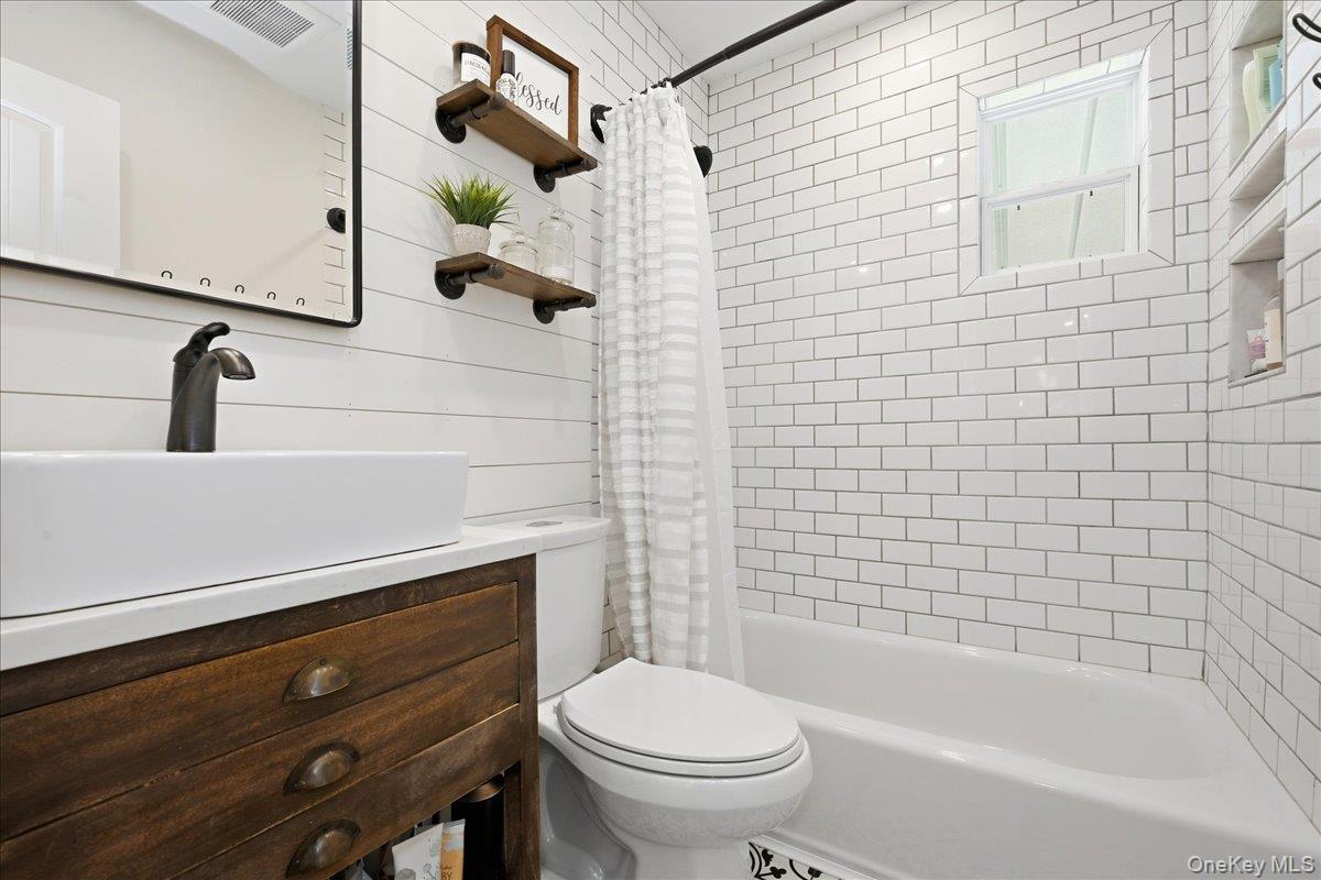 67 Raff Avenue Mineola, NY 11501 - Photo 17 of 30 Gallery Image 17