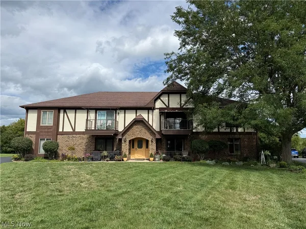 $160,000 | 852 Pearson Circle, Unit 4, Youngstown, OH 44512