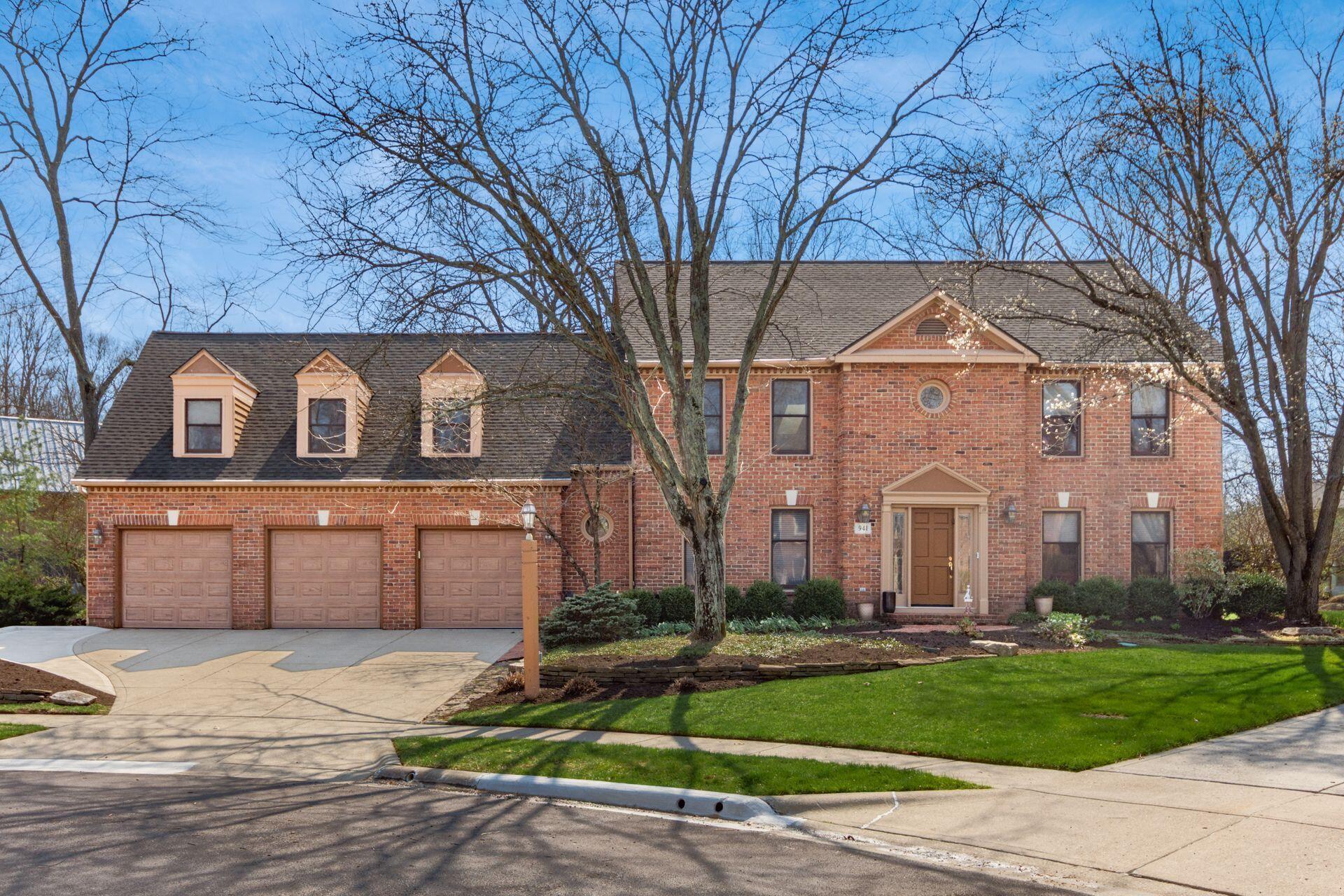 941 Robbins Way Columbus, OH 43085 - Photo 1 of 64 Front Exterior