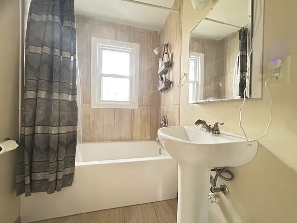 $240,000 | 401 Gardner's Row, Appleton, WI 54915