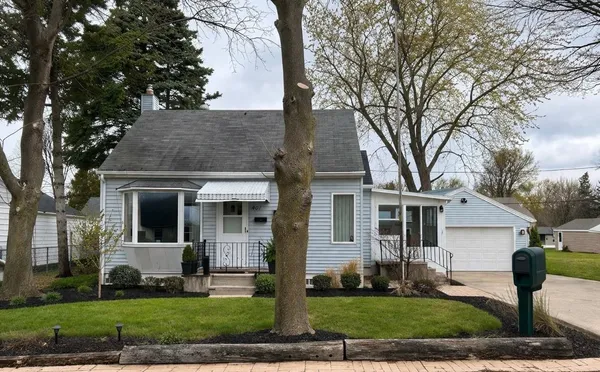 $240,000 | 401 Gardner's Row, Appleton, WI 54915