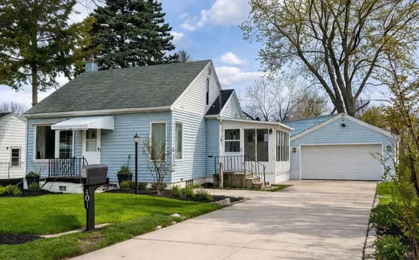 $240,000 | 401 Gardner's Row, Appleton, WI 54915