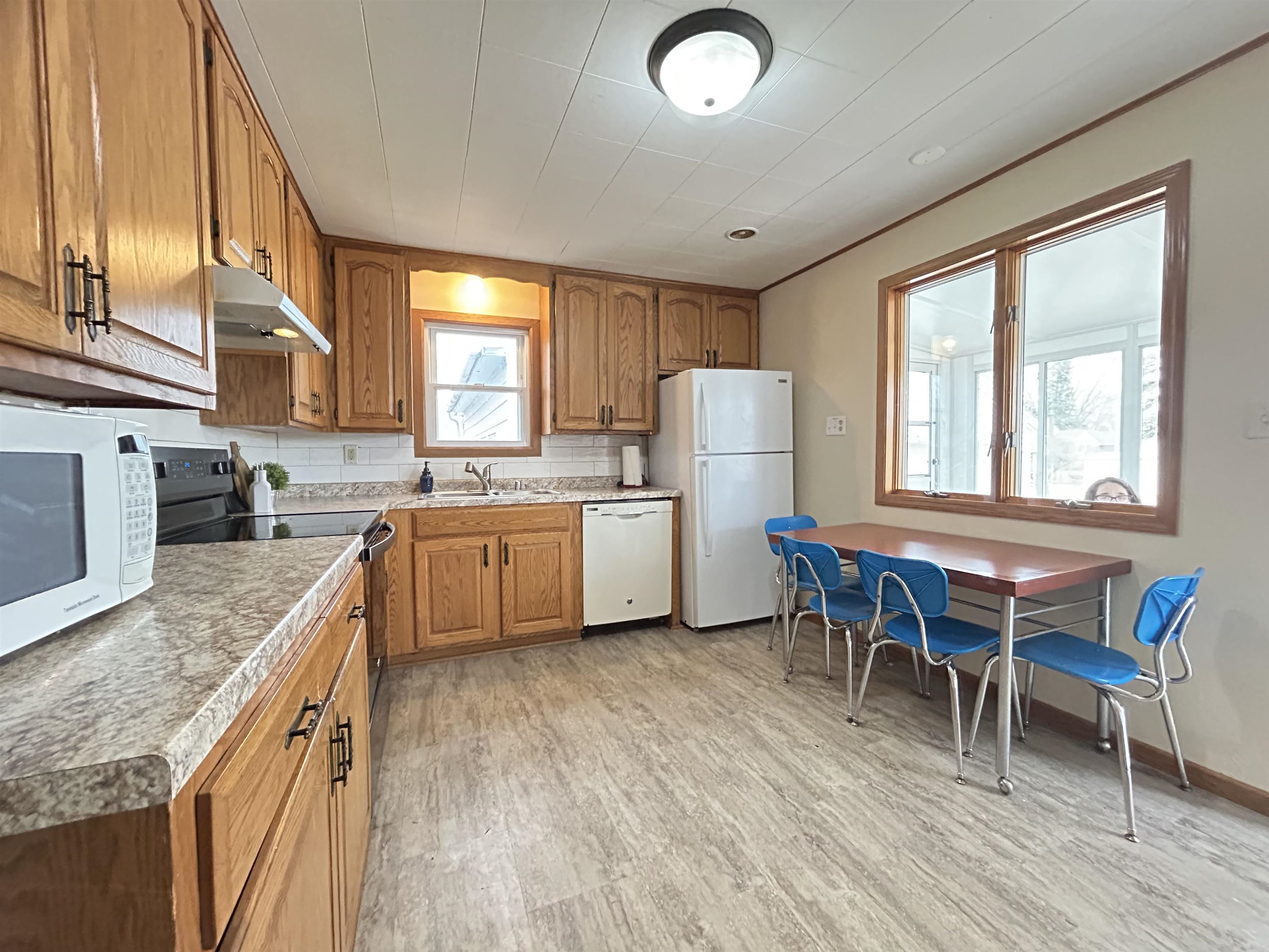 401 Gardner's Row Appleton, WI 54915 - Photo 4 of 19