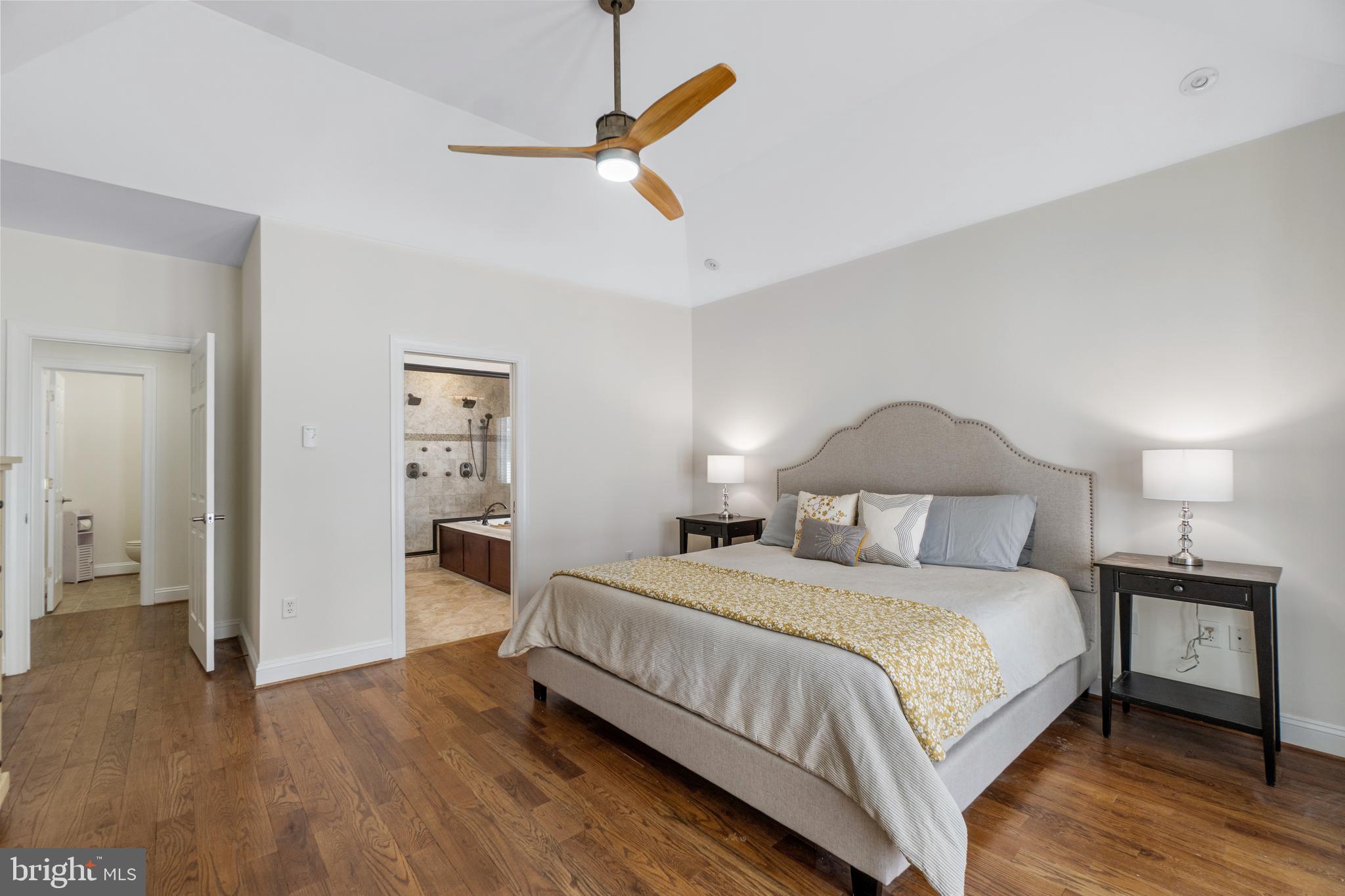 21877 Boonsboro Mountain Road Boonsboro, MD 21713 - Photo 23 of 62 a bedroom with a bed and a lamp