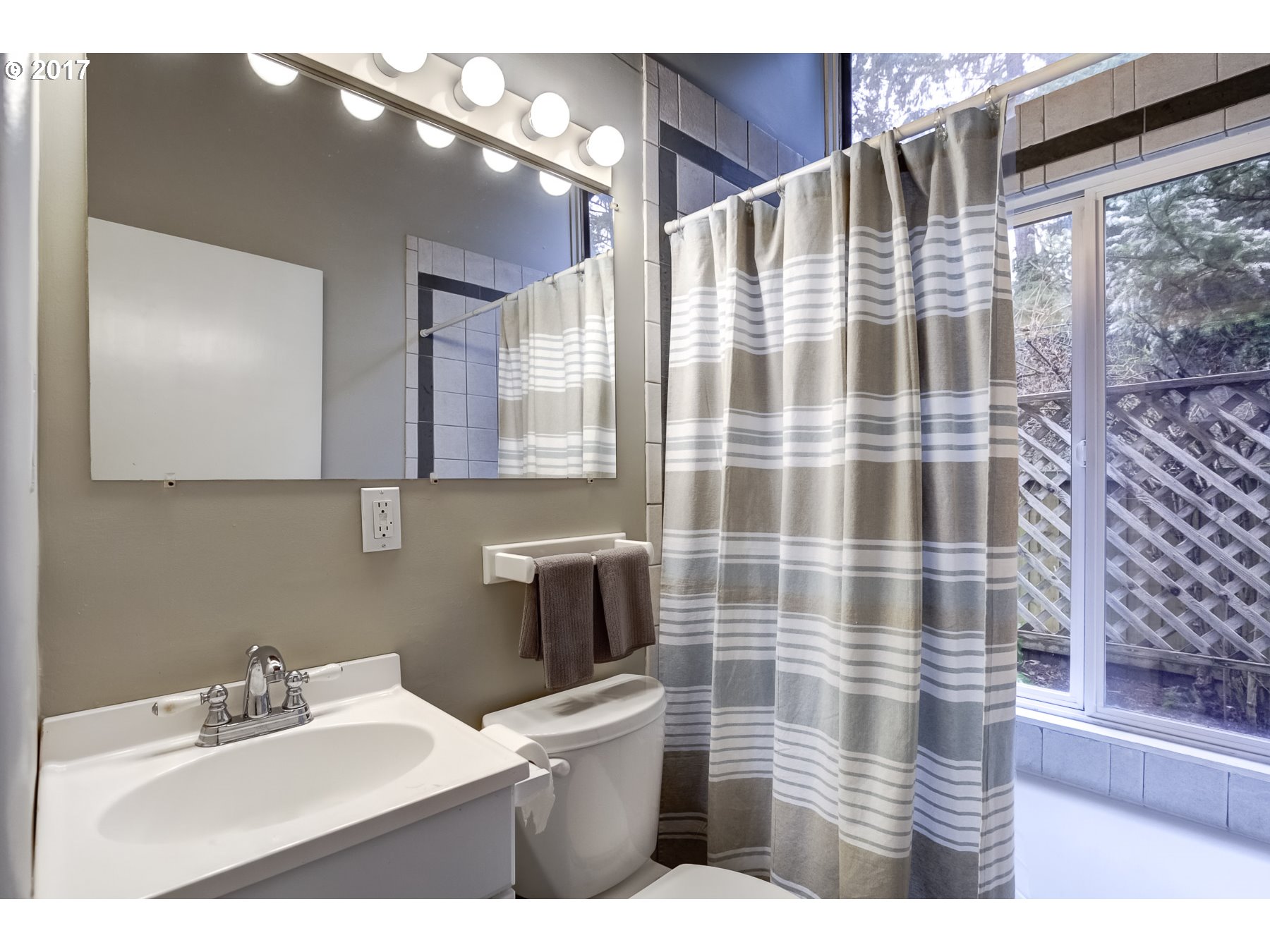 19136 Pilkington Road Lake Oswego, OR 97035 - Photo 14 of 28 Gallery Image 14