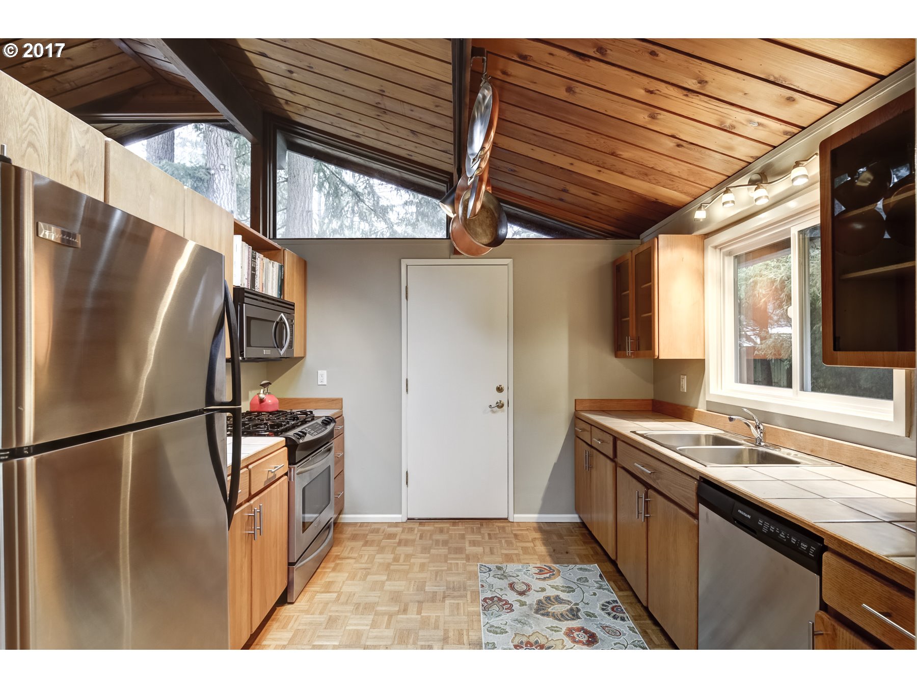 19136 Pilkington Road Lake Oswego, OR 97035 - Photo 4 of 28 Gallery Image 4