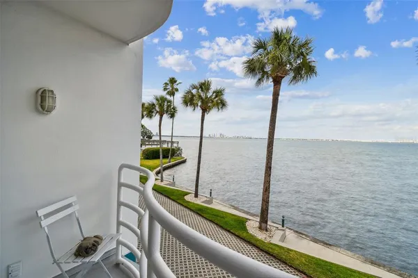 $1,029,000 | 4950 Bayshore Boulevard, Unit 22, Tampa, FL 33611