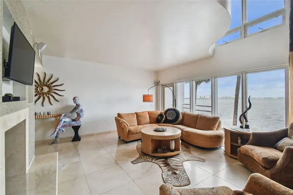 $1,029,000 | 4950 Bayshore Boulevard, Unit 22, Tampa, FL 33611