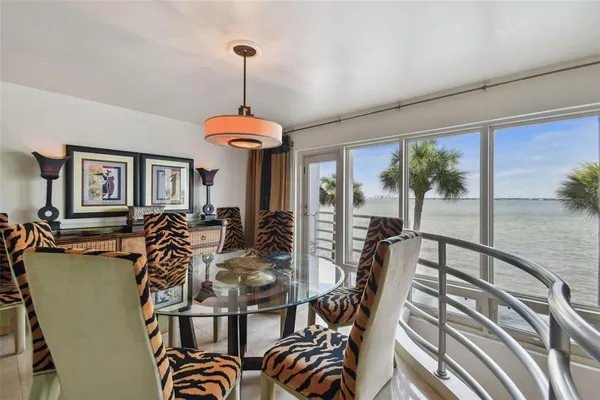 $1,029,000 | 4950 Bayshore Boulevard, Unit 22, Tampa, FL 33611