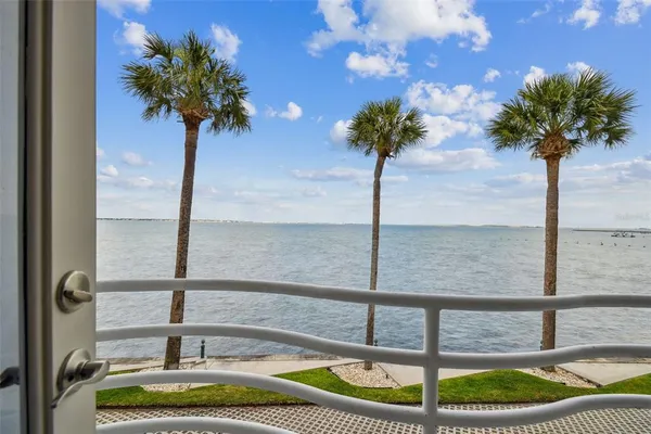$1,029,000 | 4950 Bayshore Boulevard, Unit 22, Tampa, FL 33611